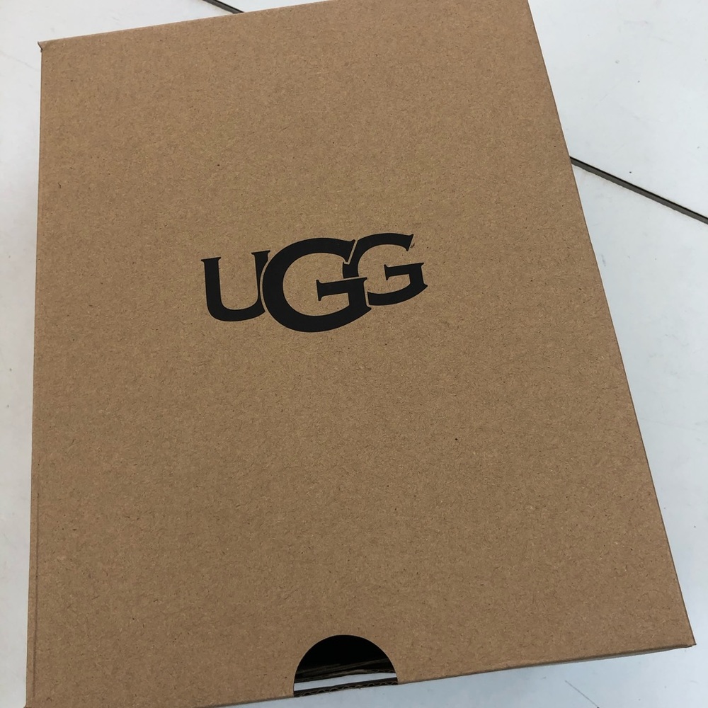 UGG Harwell Buckled Leather Boots for little girls - Picture 7 of 7
